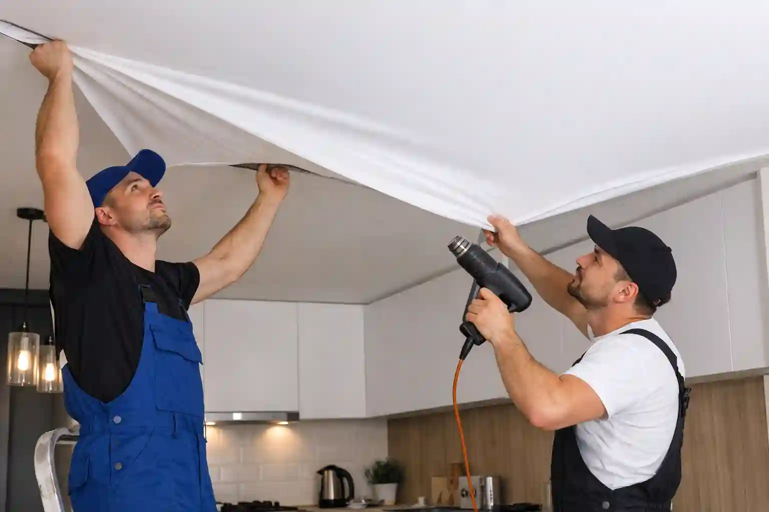 Видео: монтаж натяжного потолка